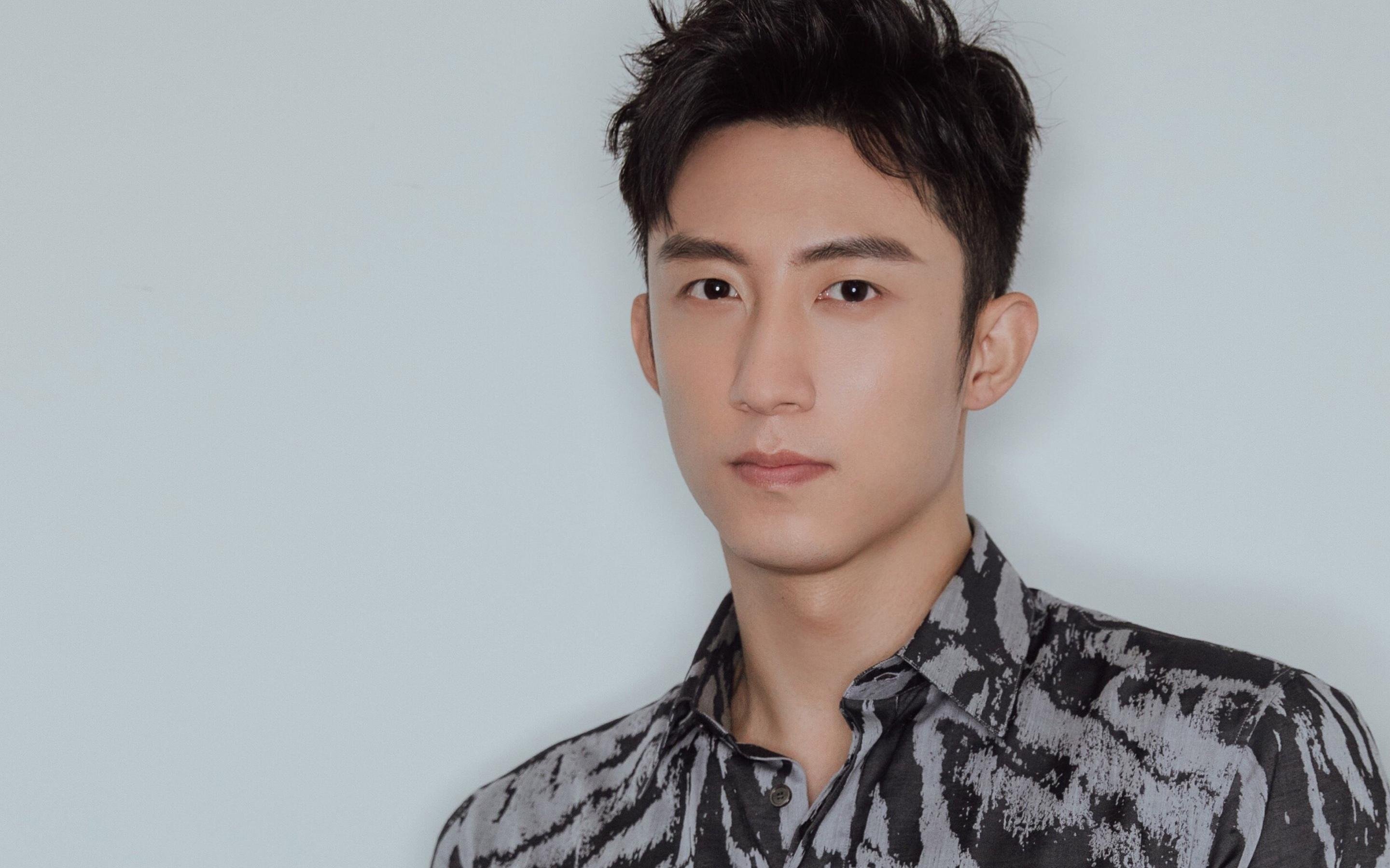 开云·体育官网-森林狼险胜尼克斯，东部决赛中爱德华兹双手暴扣点燃全场，森林狼爱德华兹定妆照